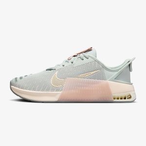 Nike Metcon 9 EasyOn women’s 
Size 8 never worn brand new